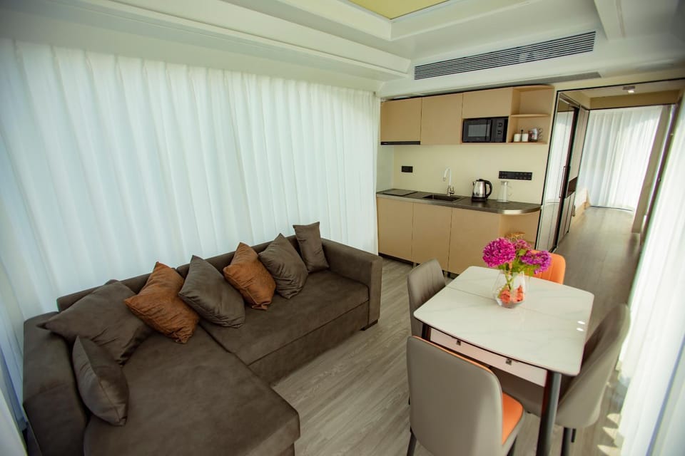 Kitchen or kitchenette, Living room