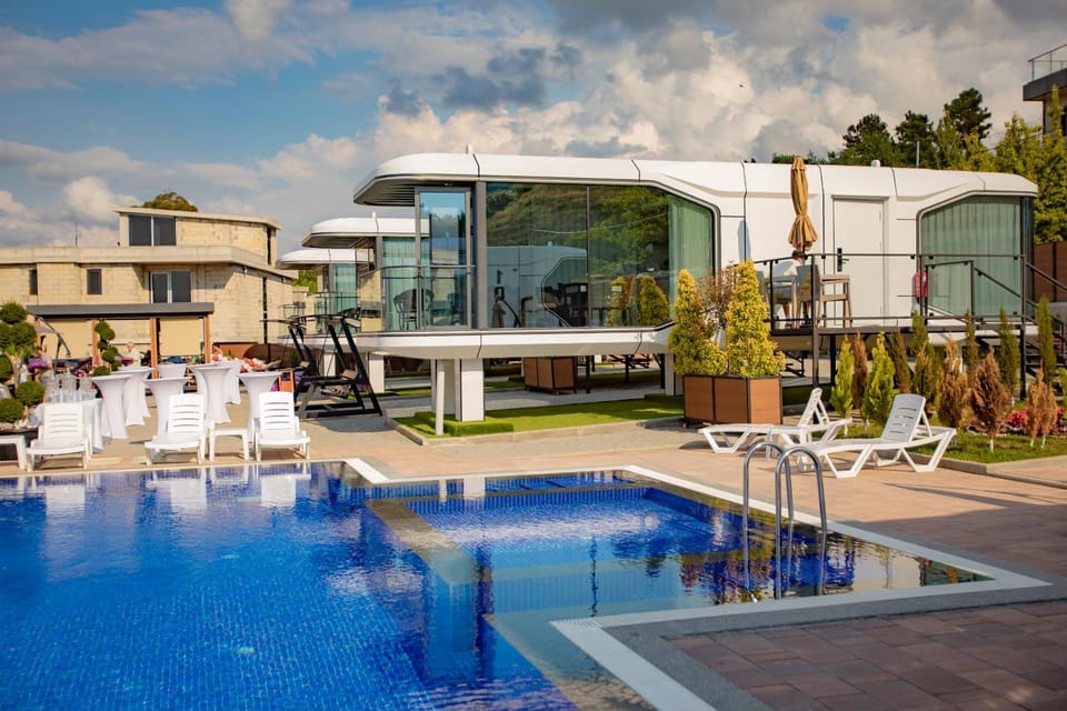 Property building, Swimming pool, sunbed