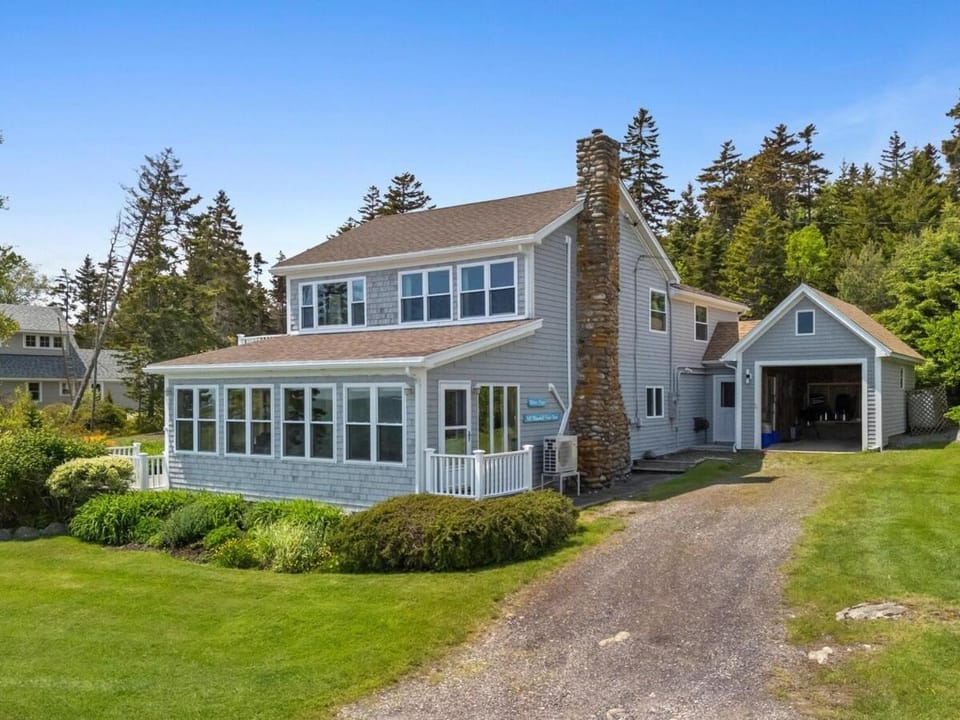Property building, Spring, Day, Natural landscape, Garden, Garden view