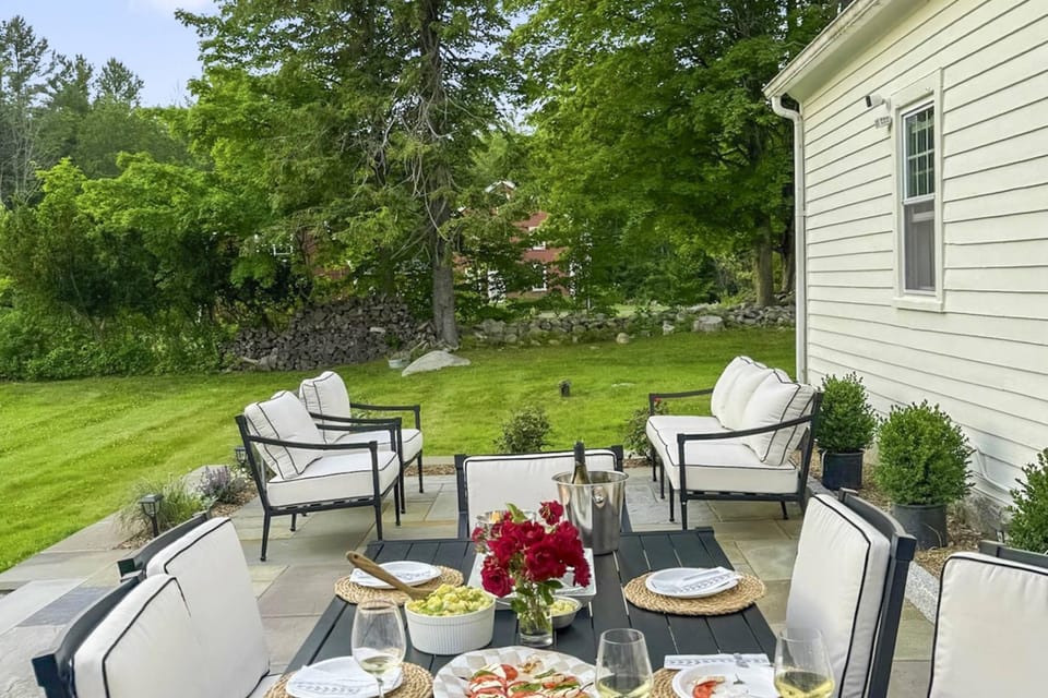 Bluestone Cottage House in Goshen