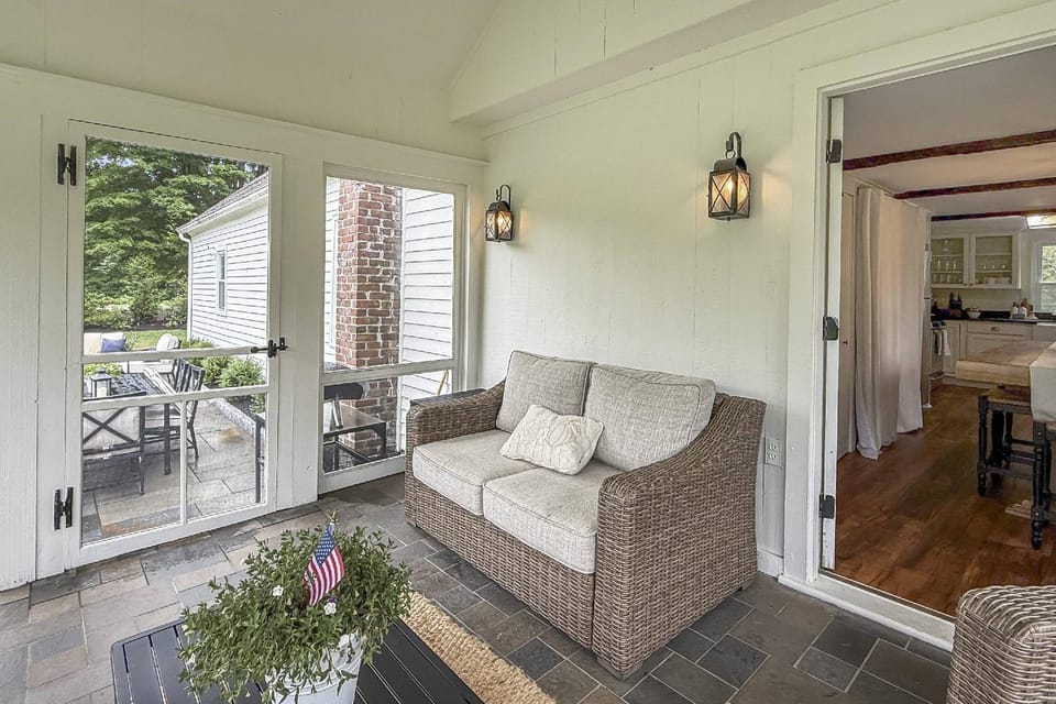 Bluestone Cottage House in Goshen