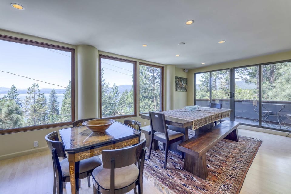 Lakeview Retreat in the Heart of Kings Beach House in Kings Beach