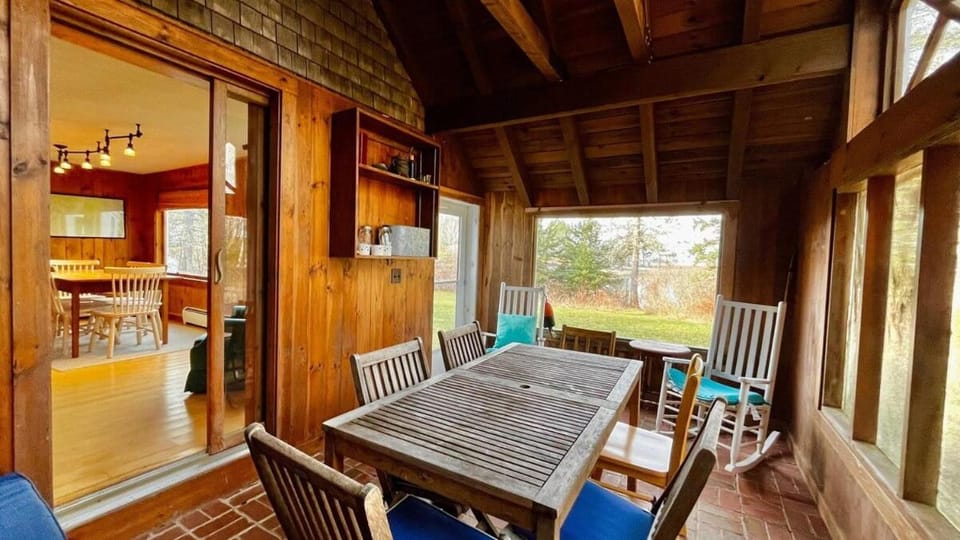 Seating area, Dining area
