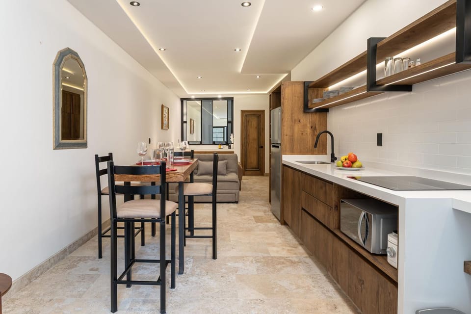 Dining area, kitchen