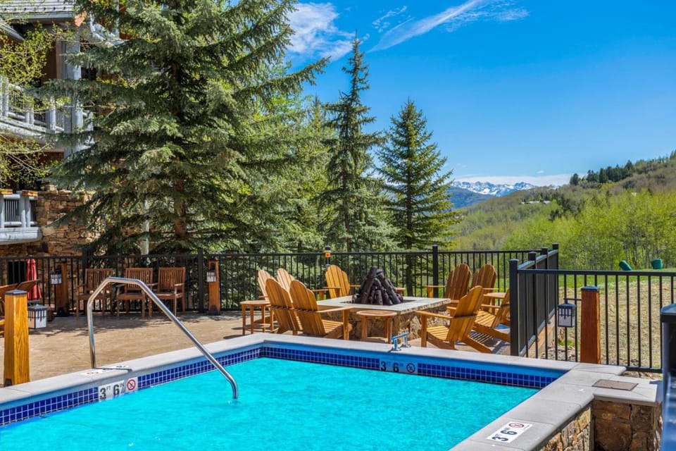 Hot Tub, fireplace