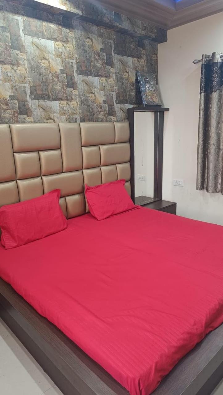 luxury Room Vrindavan Dham Apartment in Uttar Pradesh