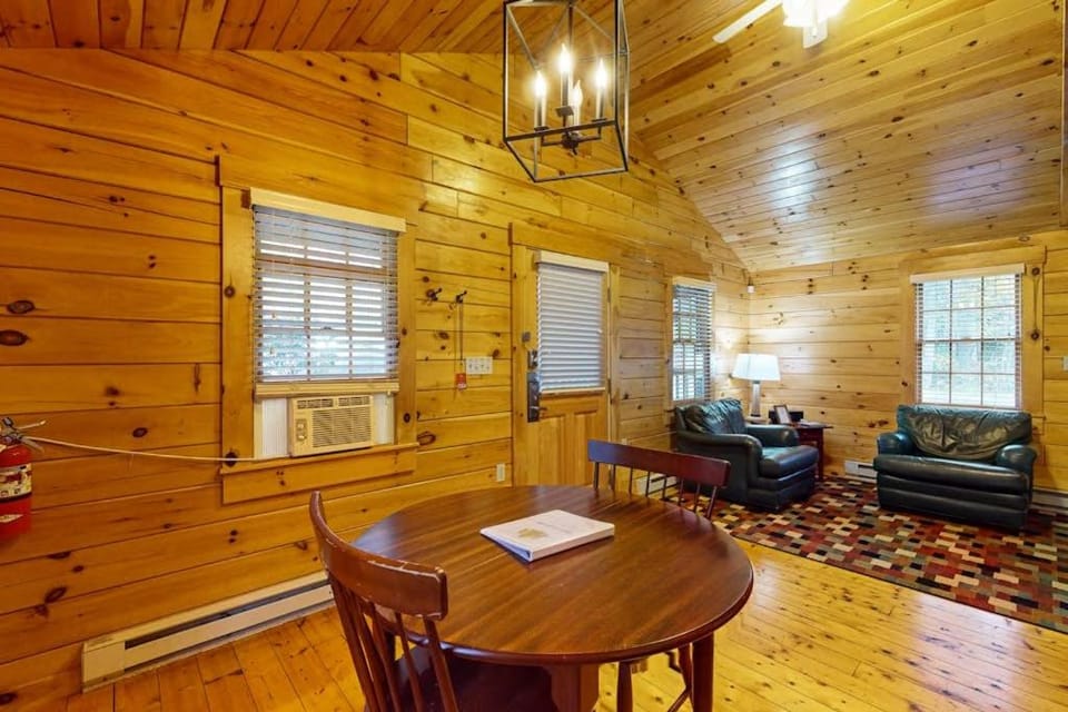 Seating area, Dining area