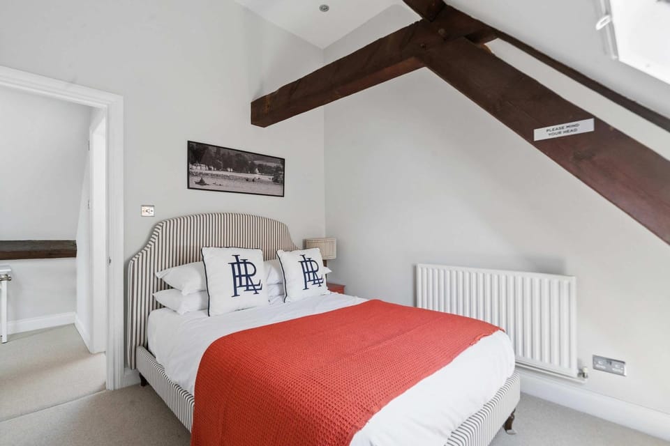 The Bookmark Henley - 2 Bed Balcony & Parking Apartment in Henley-on-Thames