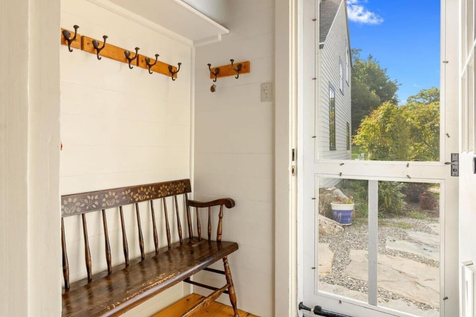 Day, Seating area