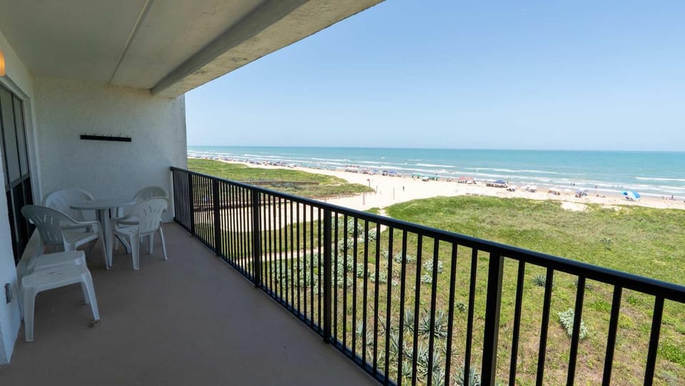 Beachfront 2BR 5th Floor Views Wakable SPI Apartment in South Padre Island