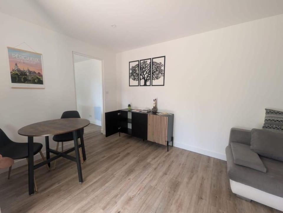 T2 cosy- terrasse privée aux portes de Périgueux Apartment in Nouvelle-Aquitaine
