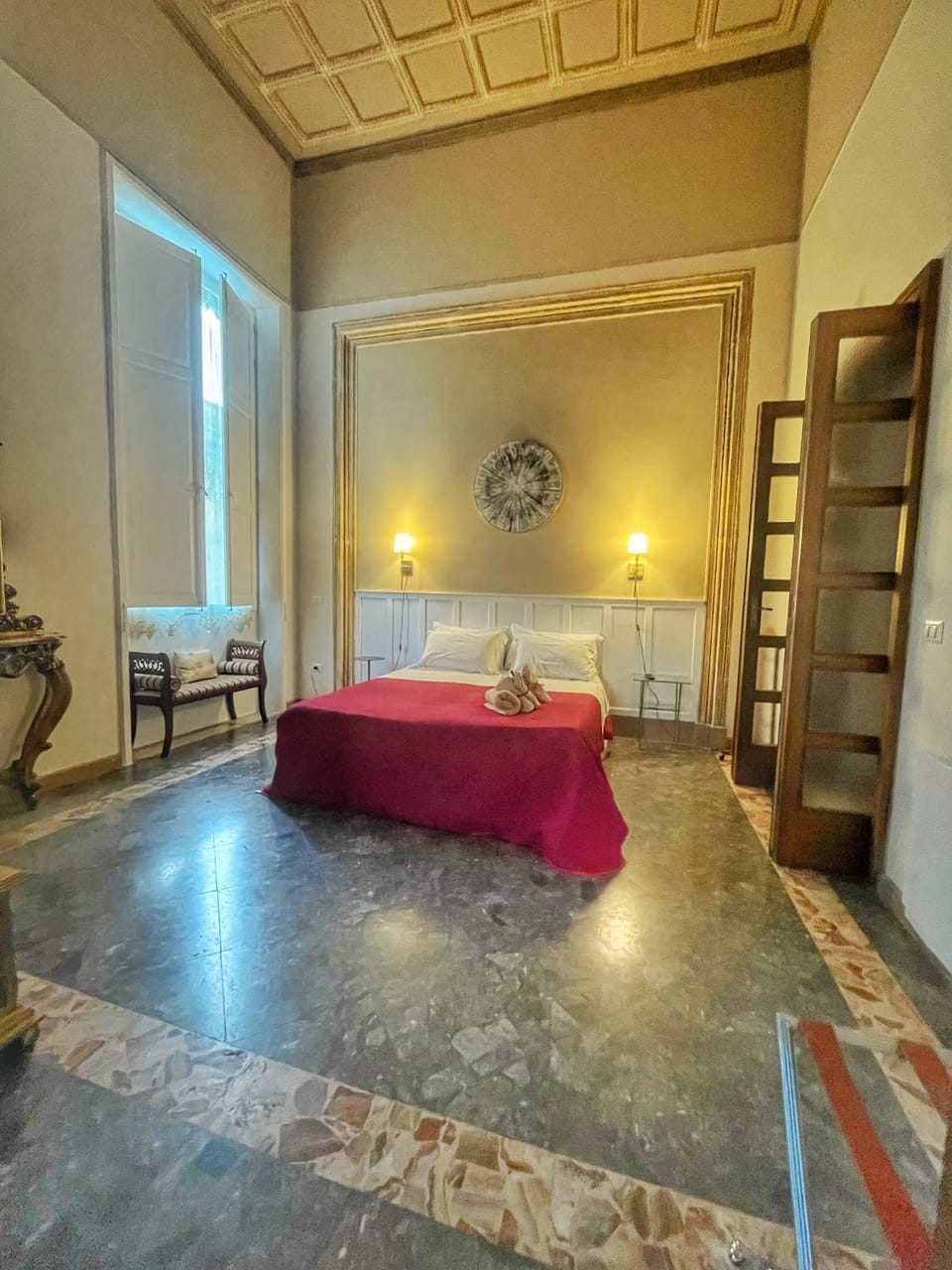 Photo of the whole room, Bedroom