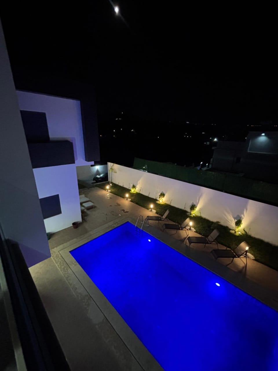 Balcony/Terrace, Pool view, Swimming pool, Parking, sunbed