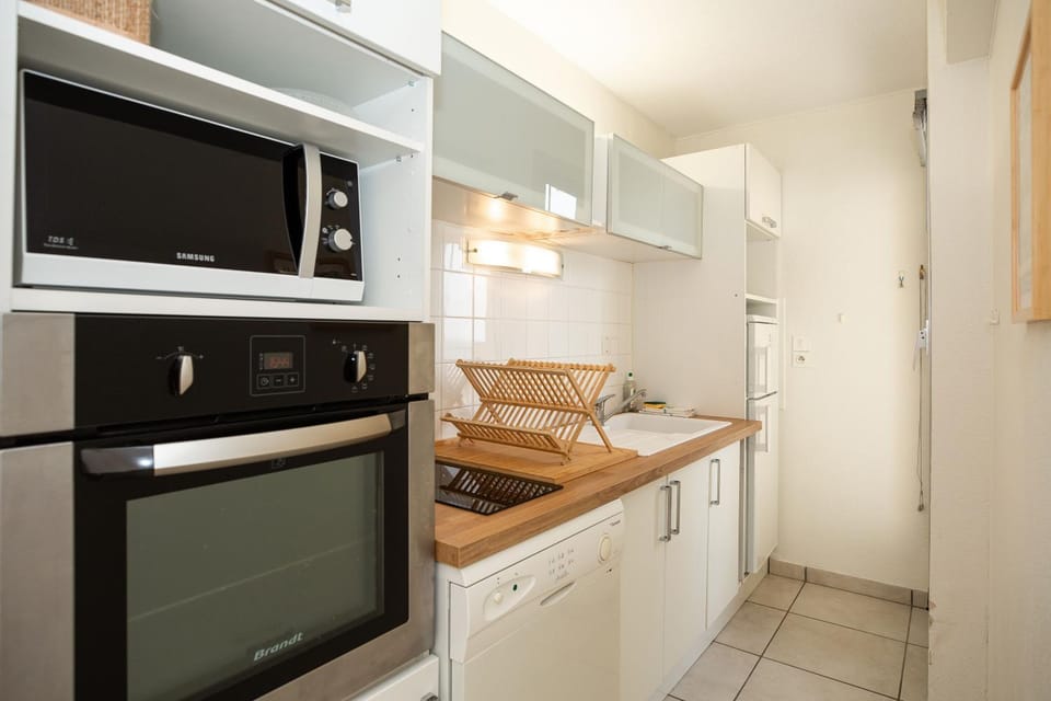 Kitchen or kitchenette, dishwasher, oven, stove