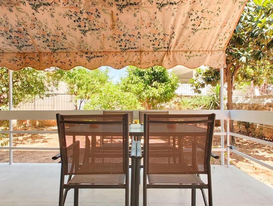 Hidden Garden Home in Glyfada Center Apartment in South Athens