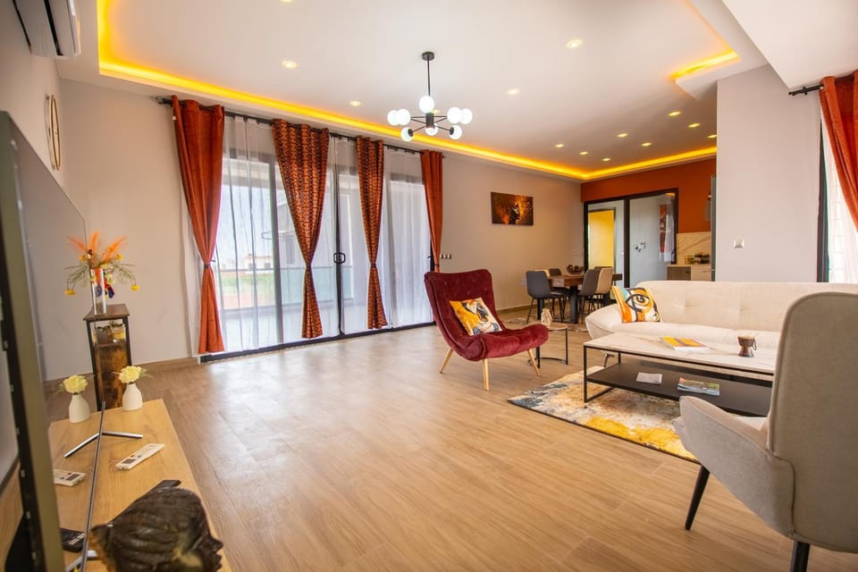 Communal lounge/ TV room, TV and multimedia, Living room, Seating area, Dining area