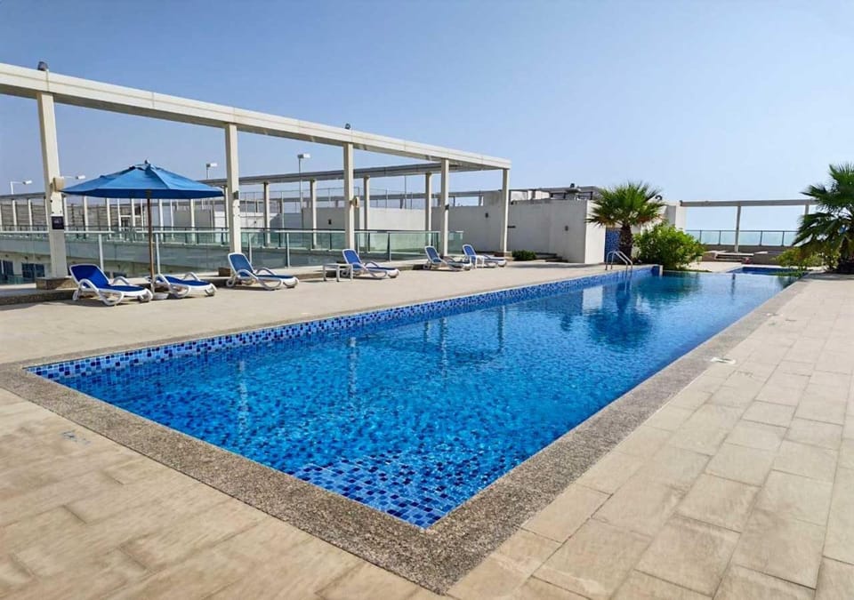 Swimming pool, sunbed