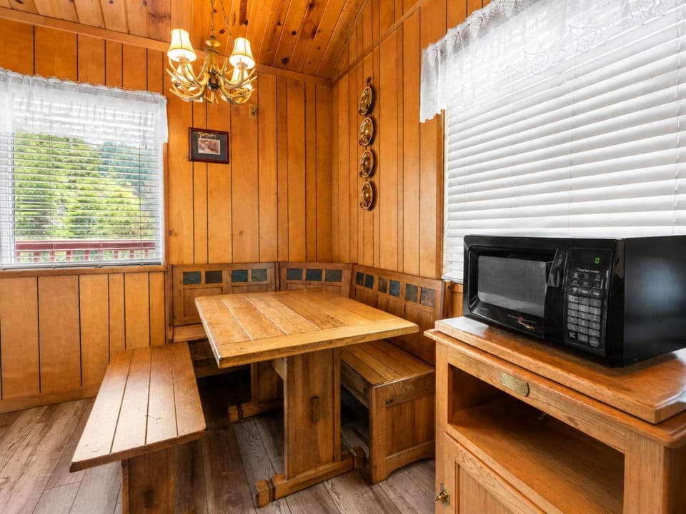 Seating area, kitchen