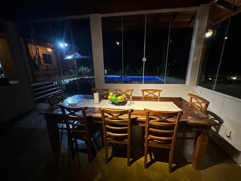 Casa container na represa com piscina House in State of São Paulo