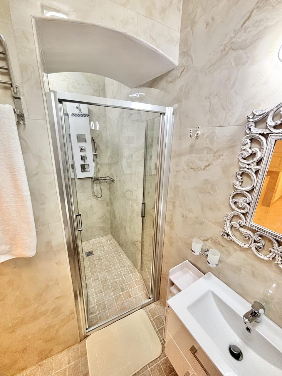 Shower, Bathroom, towels