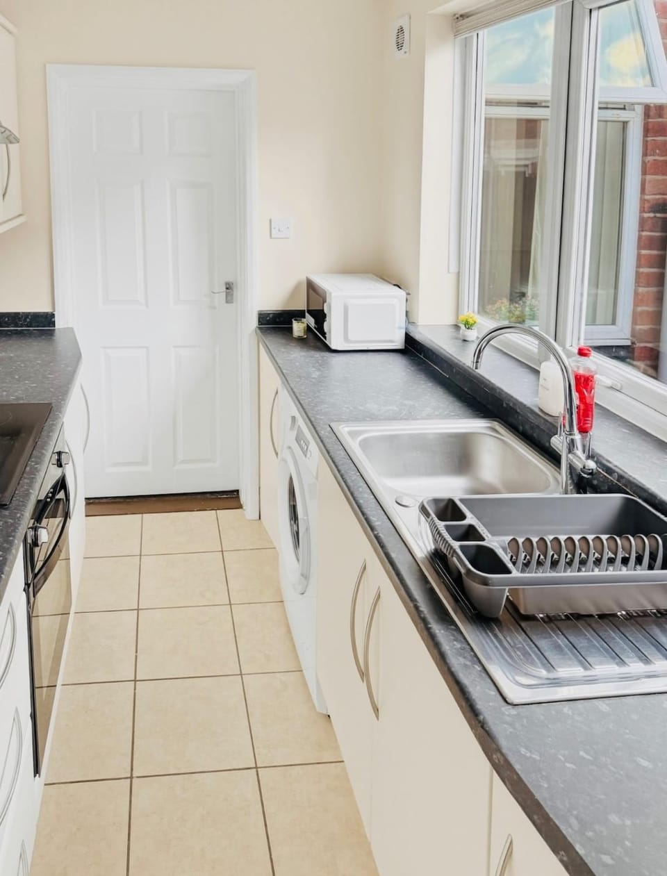 Stylish 2-Bedroom House Near City Centre Apartment in Coventry