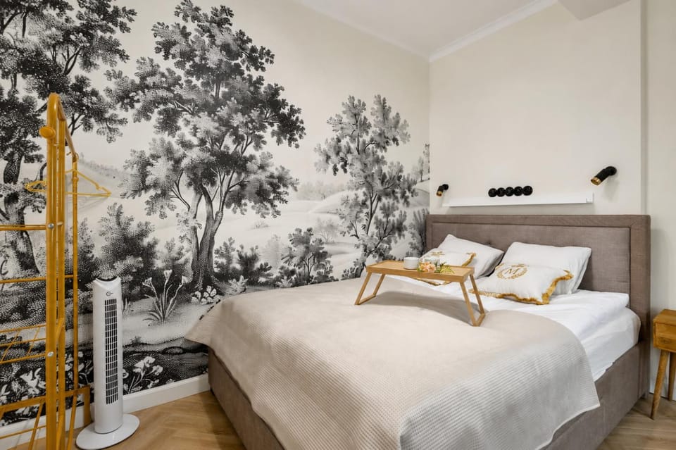 Bed, Living room