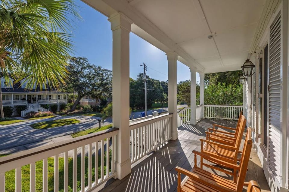Patio, Neighbourhood, Seating area, Street view
