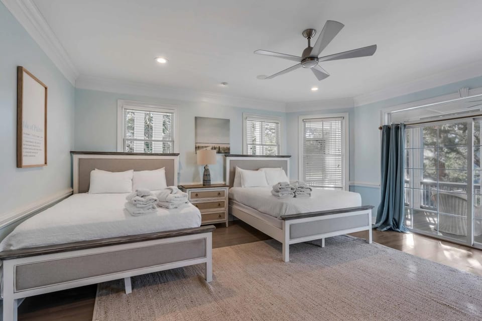 Bed, Day, Balcony/Terrace, Bedroom, furniture, towels