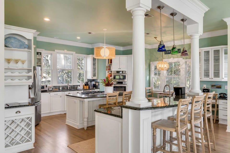 Kitchen or kitchenette, Seating area, furniture, oven, toaster