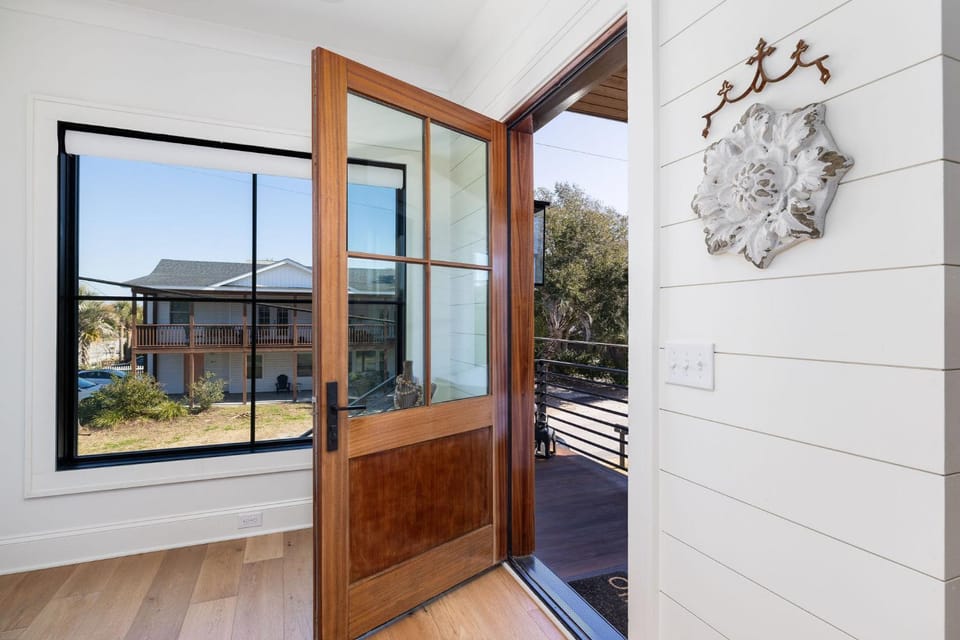Facade/entrance, Day, View (from property/room), Balcony/Terrace, furniture