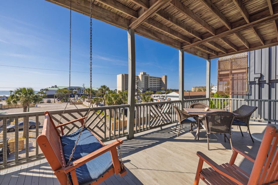 Day, Balcony/Terrace, Seating area, City view