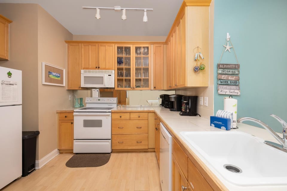 Kitchen or kitchenette, kitchen