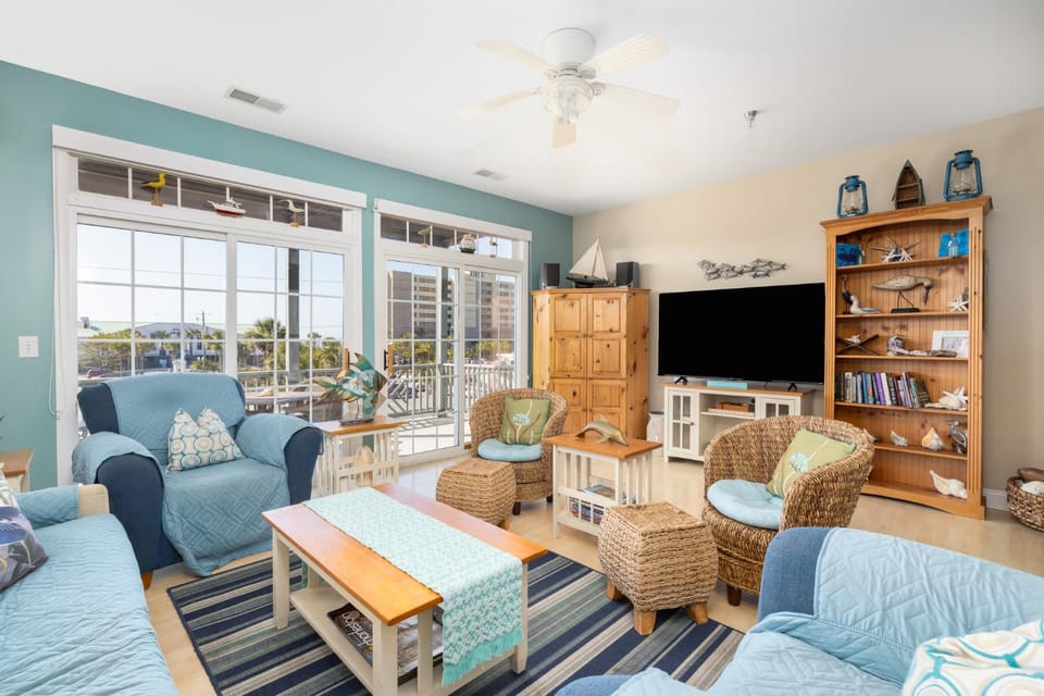 Day, TV and multimedia, Balcony/Terrace, Living room, furniture