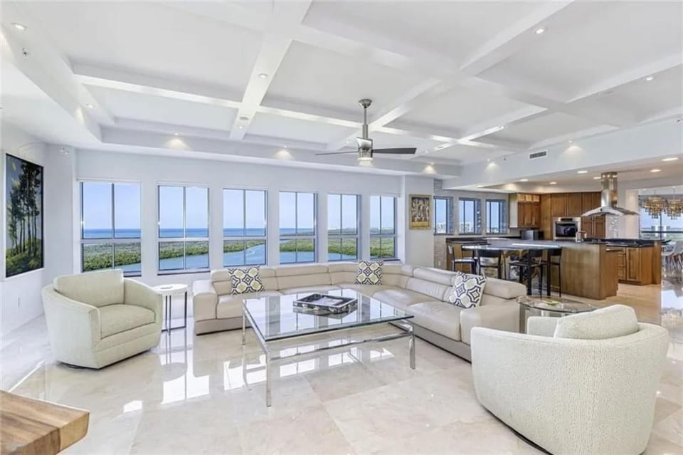 Grande Vista Retreat Apartment in Vanderbilt Beach