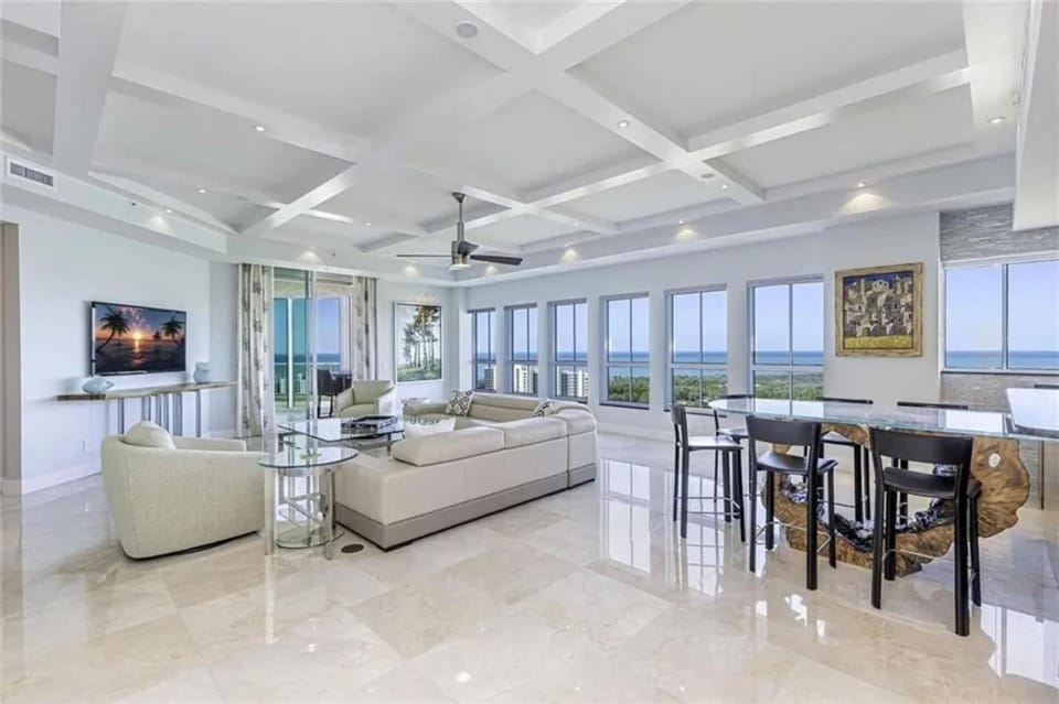 Grande Vista Retreat Apartment in Vanderbilt Beach