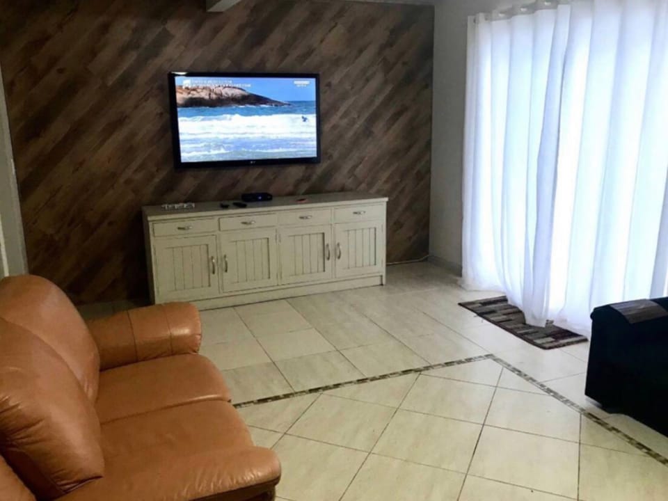 sobrado centro de Balneário para até 21 pessoas House in Camboriú