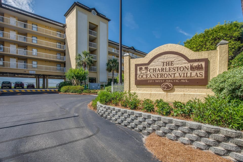 Chas. Oceanfront Villas 124 - Flamingo Sunset Apartment in Folly Beach