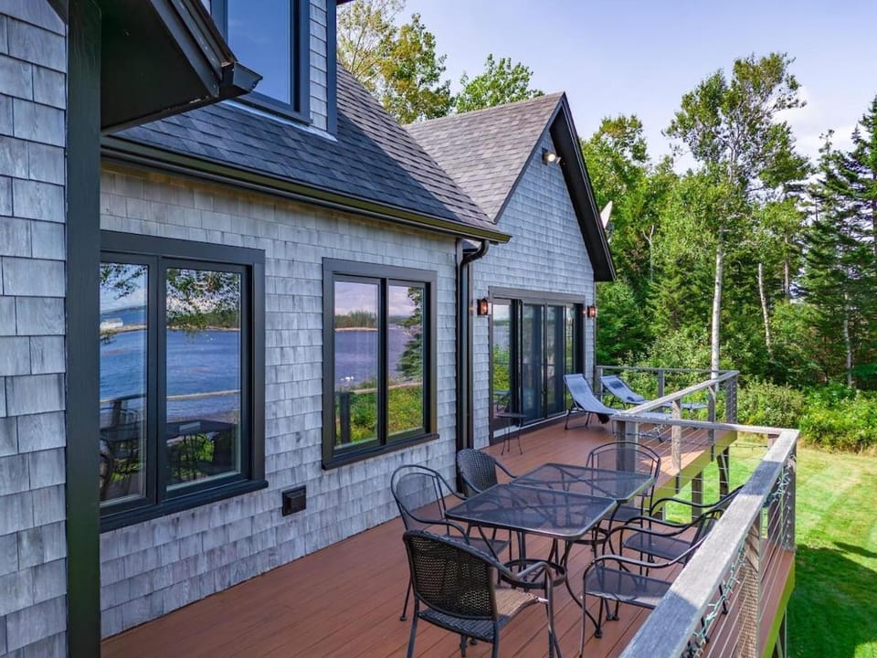 Property building, Spring, Day, View (from property/room), Balcony/Terrace, Dining area