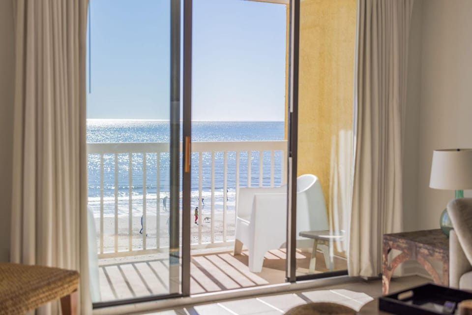 Chas. Oceanfront Villas 219 - The Swan Dive Apartment in Folly Beach