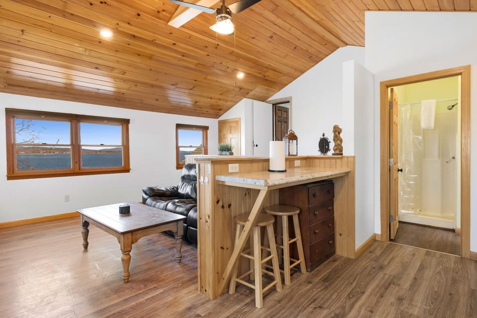 Kitchen or kitchenette, kitchen