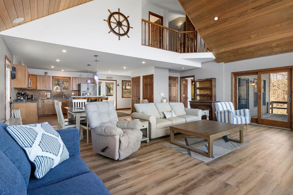 Kitchen or kitchenette, Living room, Seating area, Dining area