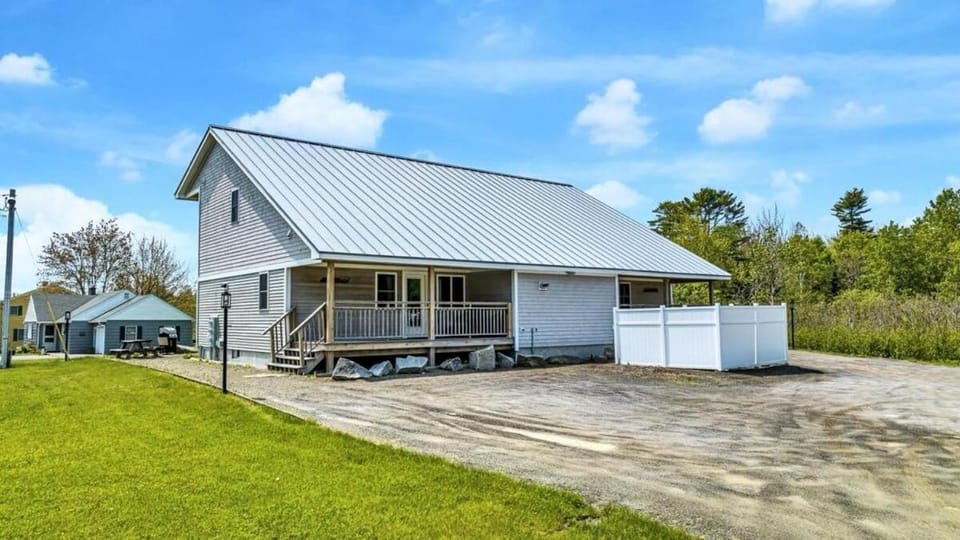 Property building, Day, Natural landscape
