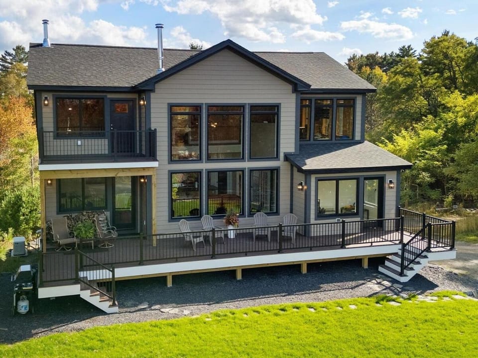 Property building, Day, Natural landscape, Garden, View (from property/room), Balcony/Terrace