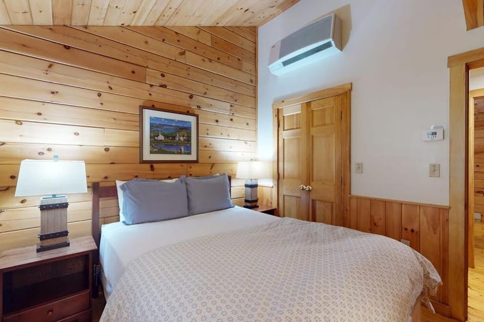 Bed, Bedroom, air conditioner