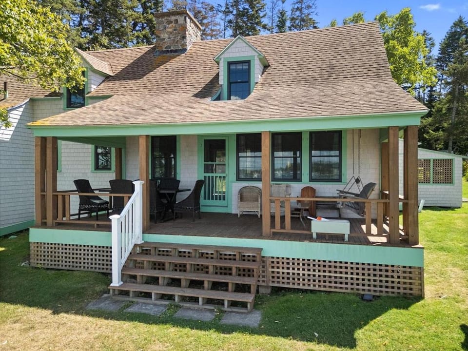 Property building, Patio, Day