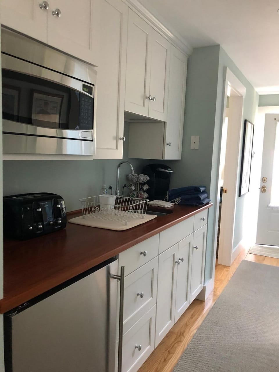 Kitchen or kitchenette, oven, kitchen