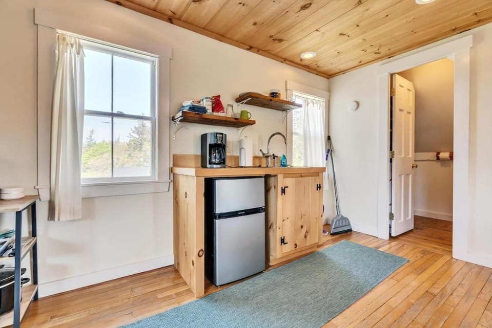 Coffee/tea facilities, Kitchen or kitchenette