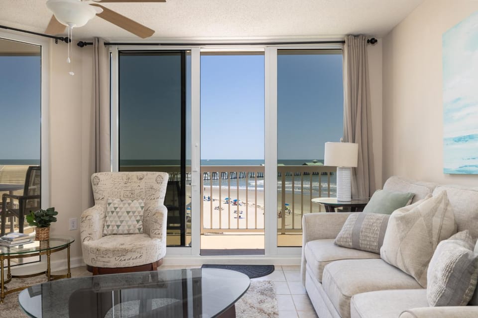Chas. Oceanfront Villas 403 - The Good Life Apartment in Folly Beach