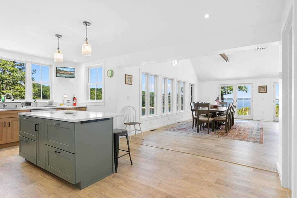 Kitchen or kitchenette, kitchen