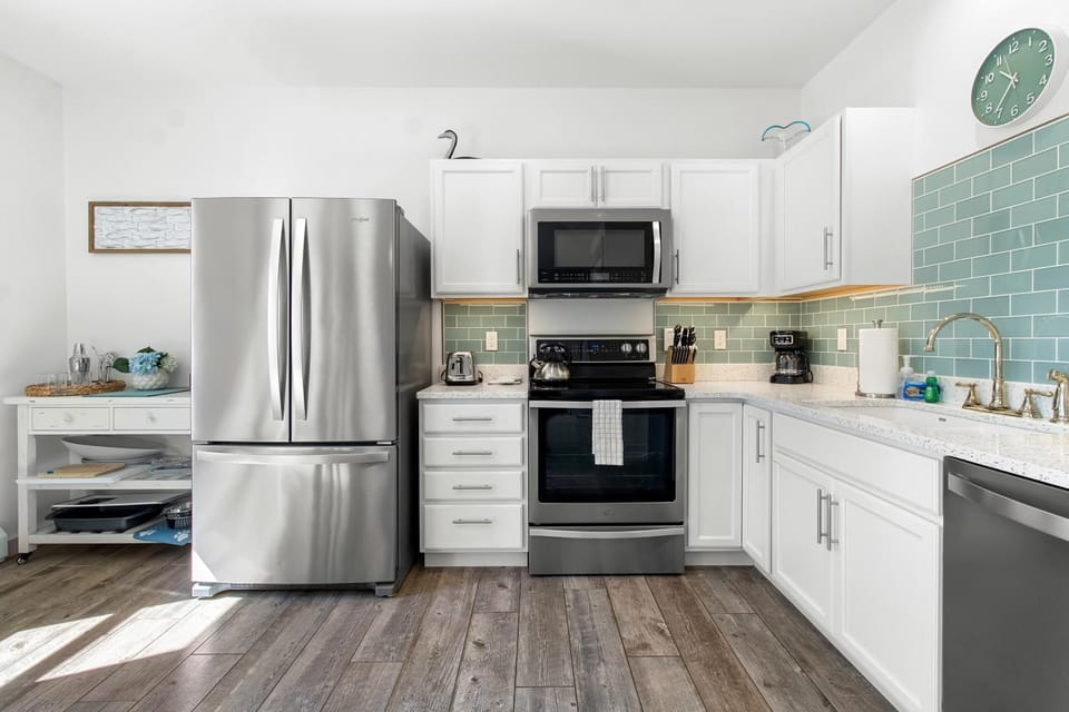 Kitchen or kitchenette, kitchen